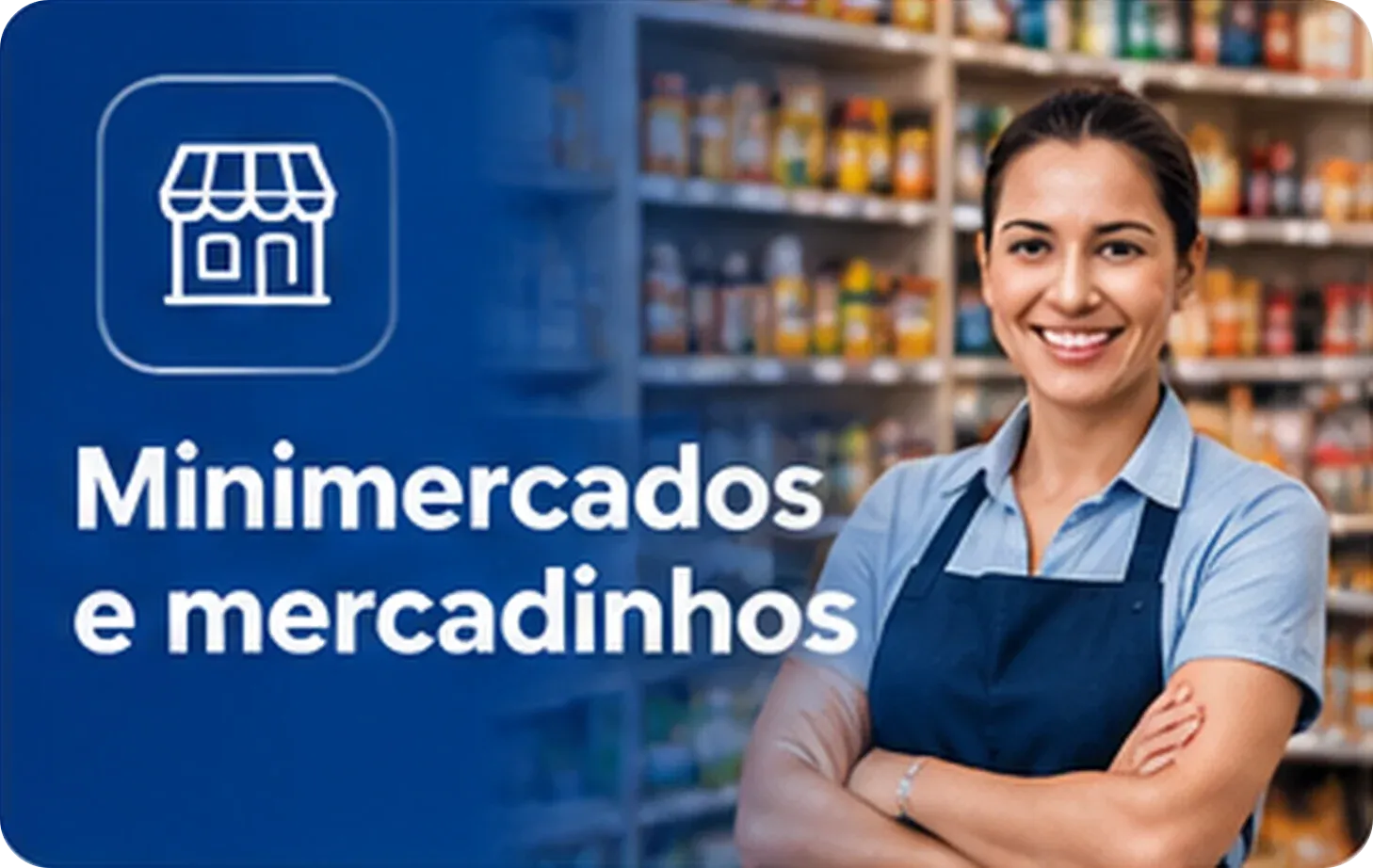 Dona de mercadinho sorrindo de avental em frente às prateleiras