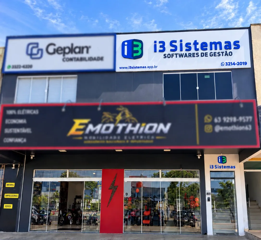 Fachada da sede da i3 Sistemas em Palmas-TO, com a placa i3 Sistemas, softwares de gestão